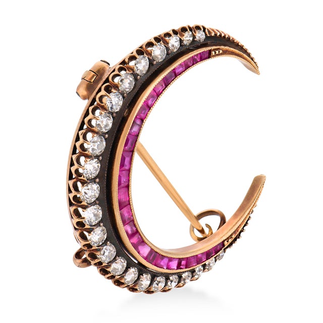 Victorian Late 19th Century Victorian Old European Cut Diamond Ruby 18k Rose Gold Crescent Brooch For Sale - Image 3 of 5