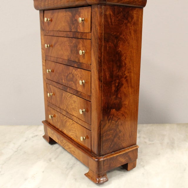 Brown 19th Century Louis Philippe Capuchin Miniature Chest of Drawers in Walnut For Sale - Image 8 of 12