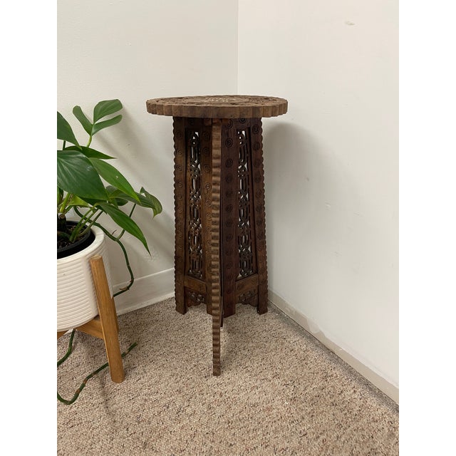 1970s Hand Carved Indian Wooden Pedestal Side Table With Inlay, Folding Base and Removable Top For Sale - Image 4 of 12