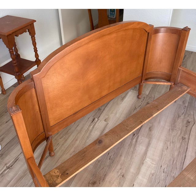 1920s Colonial Revival 5 Piece Vintage Maple Bedroom Set (Full Bed) For Sale In San Diego - Image 6 of 13