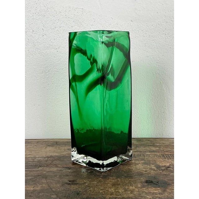 Late 20th Century Vintage Polish Emerald Glass Tall Vase For Sale - Image 5 of 12