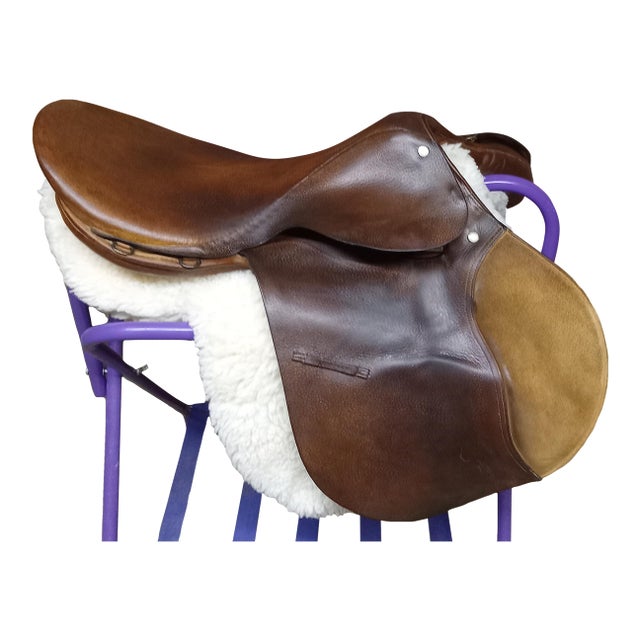 Vintage Mid Century Equestrian Saddle Made in England for Barrington Saddlery For Sale