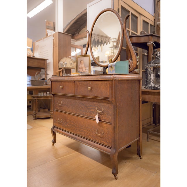 A Marvel Furniture & Co quarter-sawn dresser with mirror in beautiful condition. Marvel Furniture Co. was an early-to-mid...