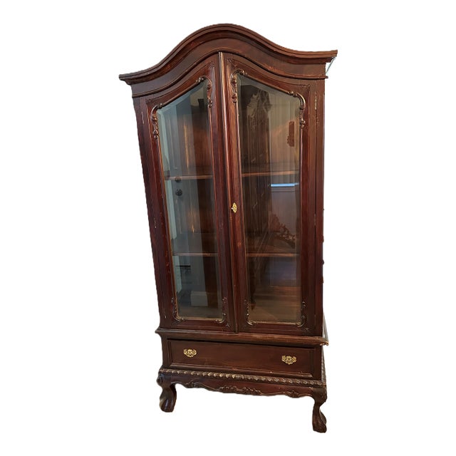 Vintage Chippendale Style Mahogany 2-Door Curio Cabinet W/ Drawer & Key For Sale