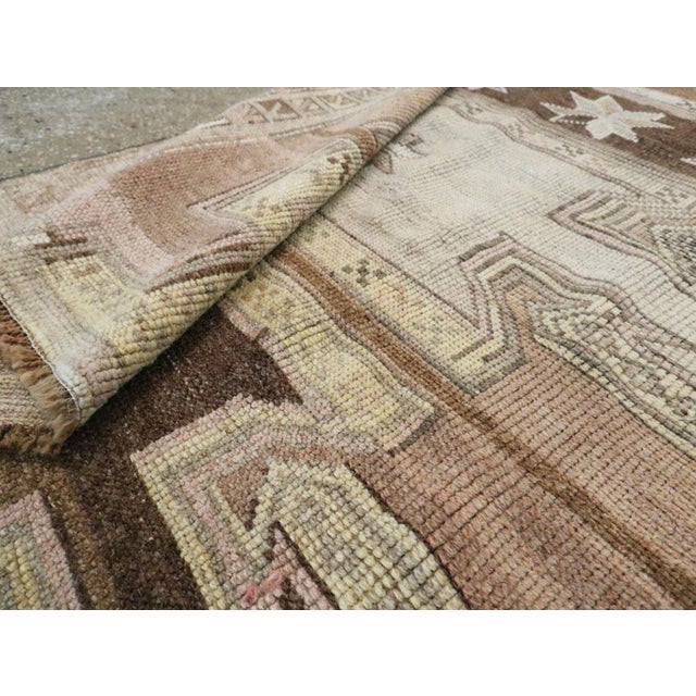 Galerie Shabab Collection Tribal Mid-20th Century Handmade Turkish Anatolian Gallery Rug For Sale - Image 10 of 10