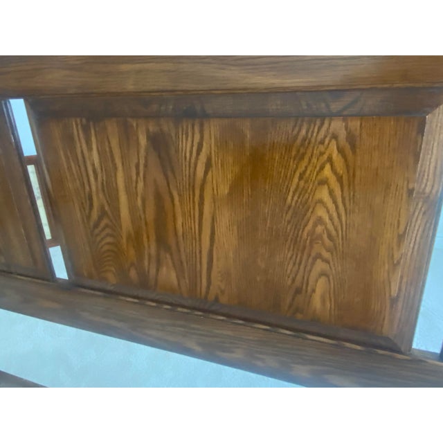 Late 20th Century Pennsylvania House Solid Oak Cannonball Style American Tradition With Colonial Charm Queen Bed Excellent Condition For Sale In Denver - Image 6 of 15