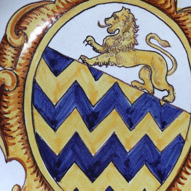 Deruta 1960s Italian Macchiavelli Rucellai and Davanzati Crest Plates Signed and Numbered - Set of 3 For Sale - Image 4 of 9