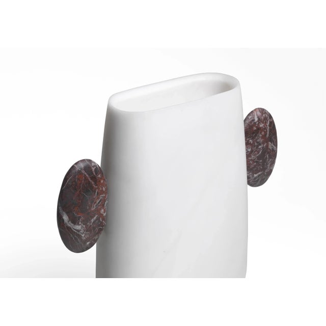 PLEASE READ CAREFULLY THE UNPACKING AND HANDLING INSTRUCTIONS Vase in Bianco Michelangelo and Red Levanto marbles....