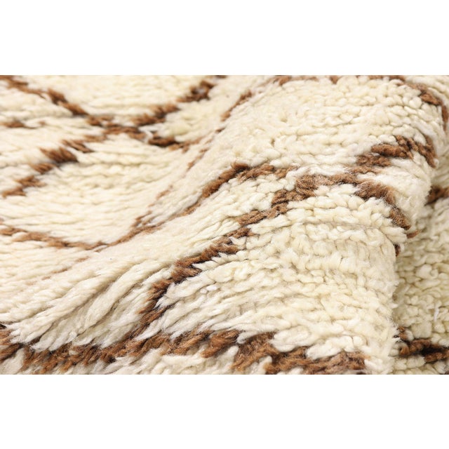 Vintage Azilal Moroccan Rug, 02'05 X 05'10 For Sale In Dallas - Image 6 of 10