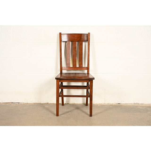 A gorgeous antique Mission or Arts & Crafts period quarter sawn oak slat back side chair or dining chair In the manner of...