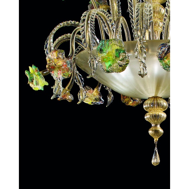 Contemporary Lively Transparent and Gold Floral Chandelier in Murano Glass For Sale - Image 6 of 7