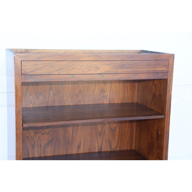 1970s Pair of 2 Vintage Oak-Grain Bookcases – Matching Pair For Sale In Tampa - Image 6 of 9