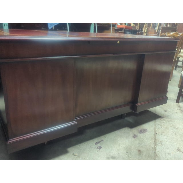 1980s Henkel Harris Executive Mahogany Desk Leather Amazing For Sale - Image 12 of 13