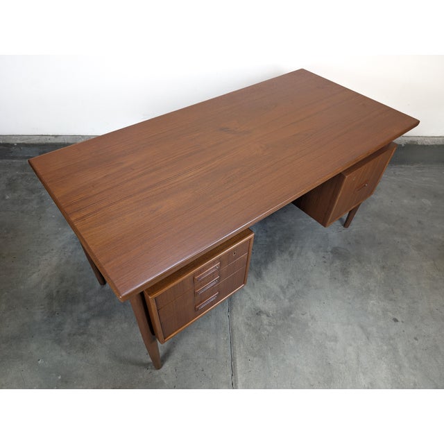 Wood 1960s Danish Modern Floating Top Teak Desk Attributed to Johannes Sorth for Bornholm Møbelfabrik For Sale - Image 7 of 18