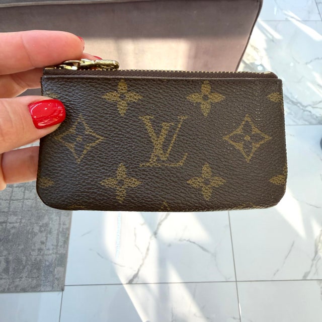 Animal Skin Louis Vuitton Monogram Pochette Clés Gold-Toned Hardware Key Pouch Wallet Bag For Sale - Image 7 of 7