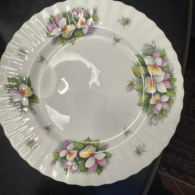 Mid 20th Century Vintage Salisbury "Pansy" Fine Bone China Teacup & Saucer Set For Sale - Image 5 of 8