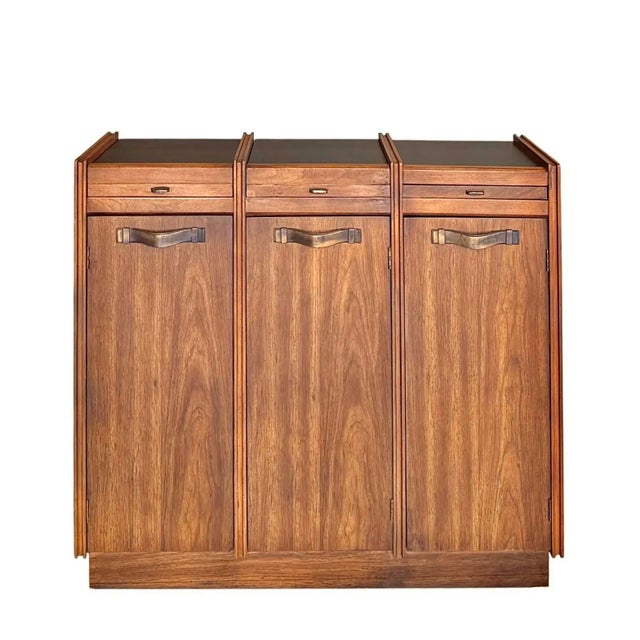 Late 1960s Modern Walnut Server and Dry Bar For Sale - Image 4 of 10