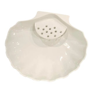 Vintage Trenton Pottery Oysters & Shrimps Serving Plate With Perforated Well, Usa c.1940 For Sale