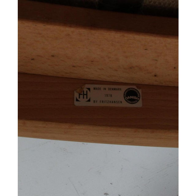 Wood Lounge Chair in Leather attributed to Hans J. Wegner for Fritz Hansen, 1980s For Sale - Image 7 of 9