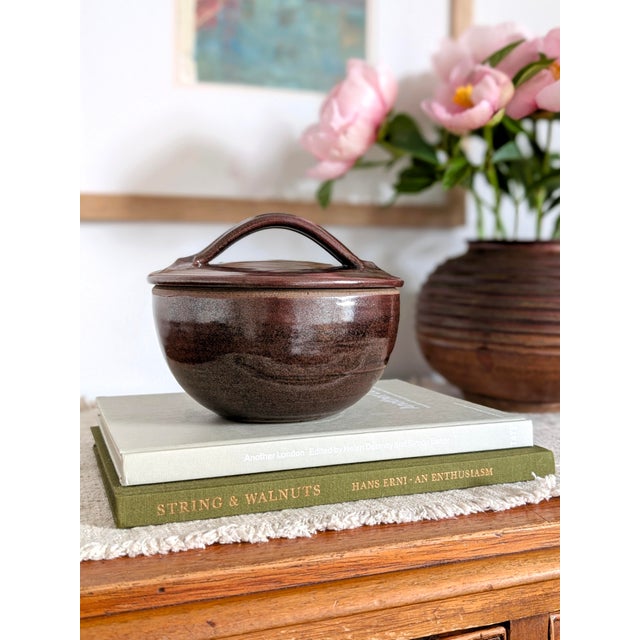 A vintage tenmoku glaze ceramic lidded pot by sought after potter Henry Hammond. Created circa 1960s this rustic mid...