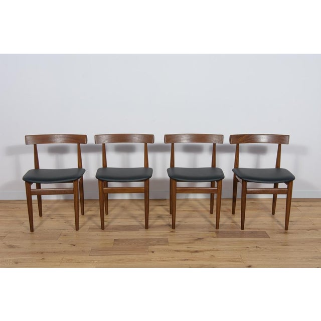 The set was designed by the Danish designer Hans Olsen for the Frem Røjle manufactory in 1962. The set consists of a table...