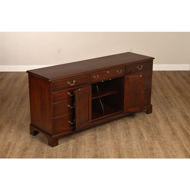 Late 20th Century Henkel Harris Virginia Galleries Vintage Mahogany Long Dresser For Sale - Image 5 of 18