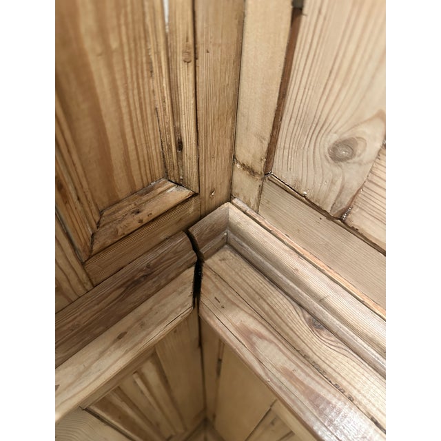 Late 19th Century English Georgian Style Breakfront Pine Library Bookcase For Sale In Los Angeles - Image 6 of 18