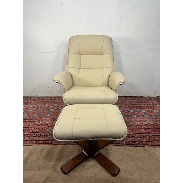 BenchMaster Newport Swivel Recliner and Ottoman Set For Sale - Image 4 of 11