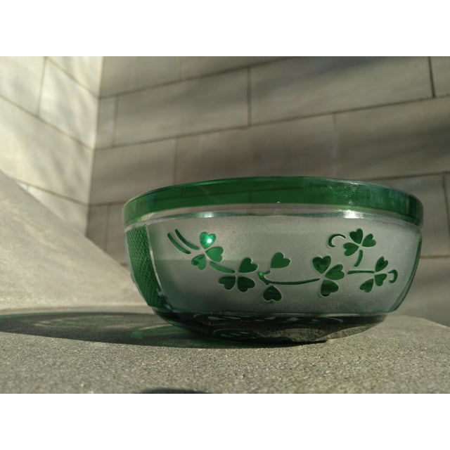 1980s Celtic Knot Irish Crystal Bowl Green Cut-to-Clear Shamrocks on Frosted Panels For Sale - Image 9 of 15