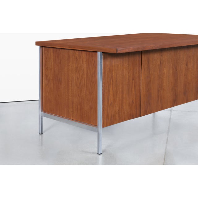1950s Florence Knoll Walnut Executive Desk for Knoll Associates For Sale - Image 11 of 12