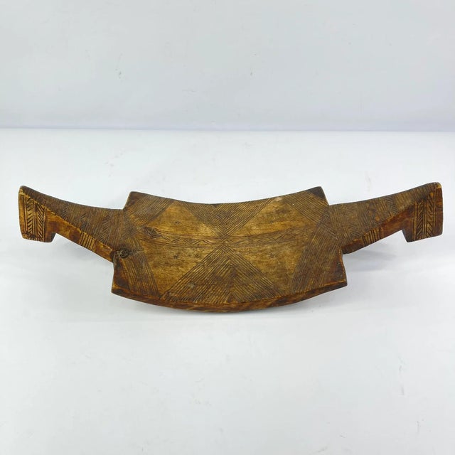Beautifully designed and decorated with geometric patterns, serving platterThe Mossi, the largest group in Burkina Faso,...