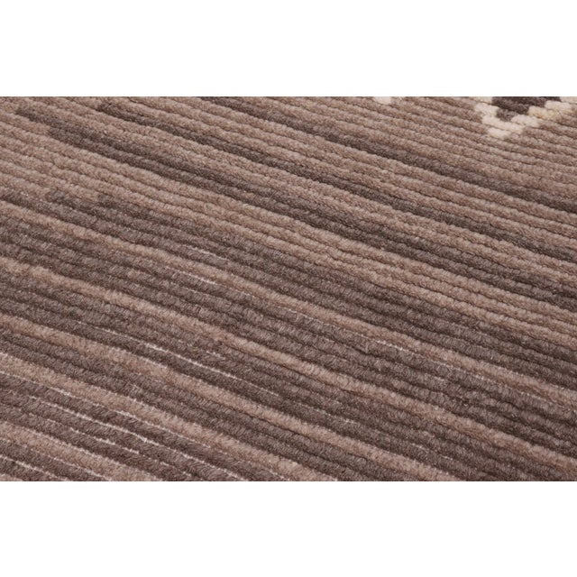 Abstract Boho Chic Brown/Beige High Low Wool Rug - 8'9'' X 12'3'' For Sale - Image 3 of 9
