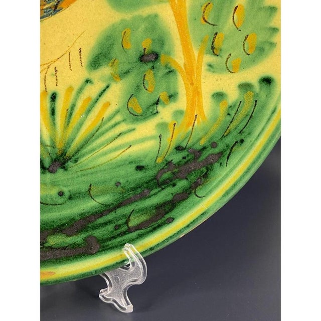 Antique Spanish Hand-Painted Glazed Terracotta Wall Dishes from Puente del Arzobispo, Set of 2 For Sale - Image 4 of 11