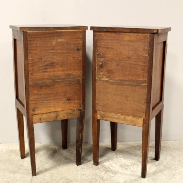 Wood Italian Retour d'Egypte Bedside Tables in Walnut, 1798-1805, Set of 2 For Sale - Image 7 of 11