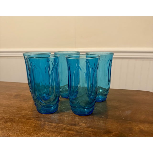 The "history" of the Colonial Tulip pattern glasses and their manufacturer, Anchor Hocking, spans much of the 20th...