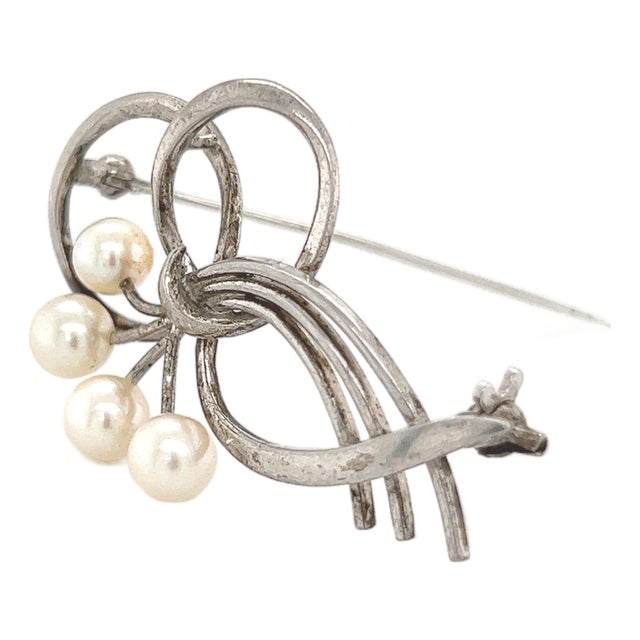 1990s Mikimoto Estate Akoya Pearl Brooch Sterling Silver 5.5 Mm M232 For Sale