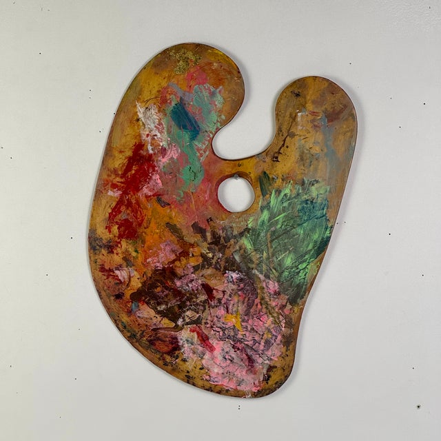 Another addition to our original artists' painting palettes collection. This one with a light color palette or pink red...