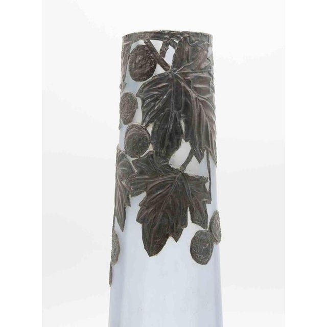 Art Nouveau Pewter Vase realized in the early 20th Century. Very good condition.