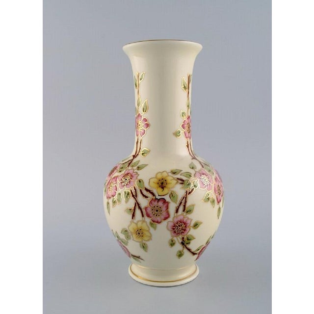 Zsolnay vase in cream-coloured porcelain with hand-painted flowers and gold decoration. Late 20th century. Measures: 26 x...