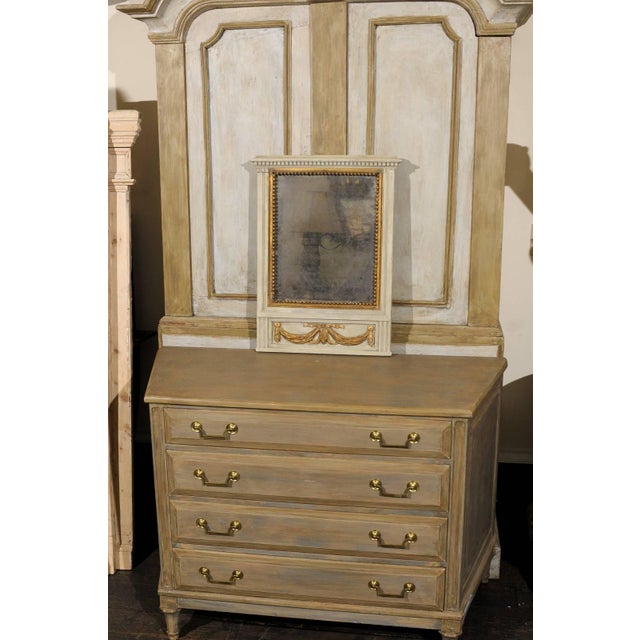 French Mirror in Small Size With Antiqued Glass and Gold Swag Motif on Beige For Sale In Atlanta - Image 6 of 7