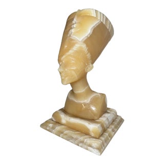 1970s Large Vintage Hand Carved Onyx Stone Egyptian Revival Nefertiti Table Night Lamp For Sale
