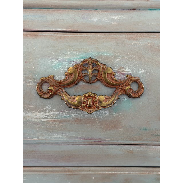 Blush Vintage French Style Serpentine Chest – Pulaski Hand-Painted Pastel Patina For Sale - Image 8 of 9