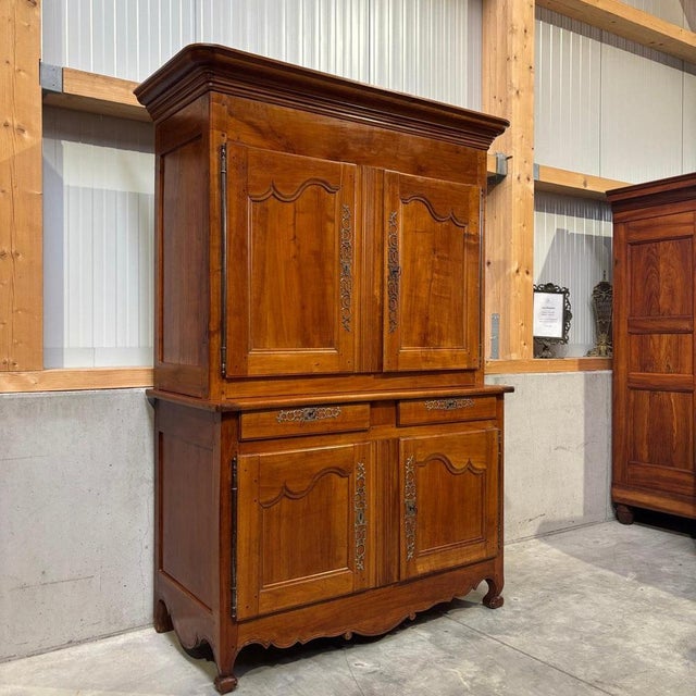 Timeless and durable impressive presence french provincial style dimensions: w: 167cm h: 203cm d: 54cm item: countertop...