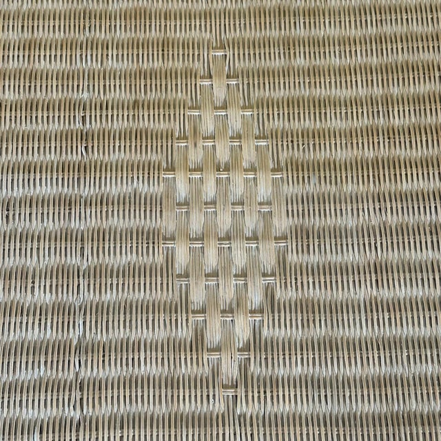 Vintage Coastal White Wicker Round Dining Table With Inset Glass Top For Sale In Portland, ME - Image 6 of 18