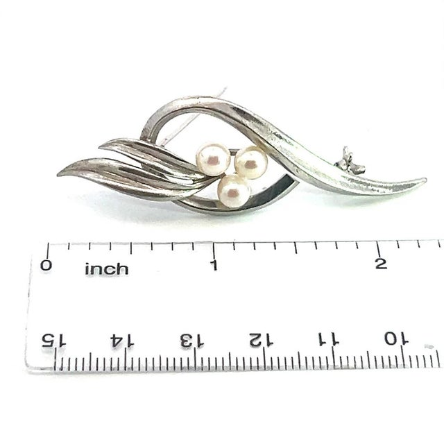 1990s 1990s Mikimoto Estate Akoya Pearl Brooch 2.5" Sterling Silver 5.50 mm For Sale - Image 5 of 5