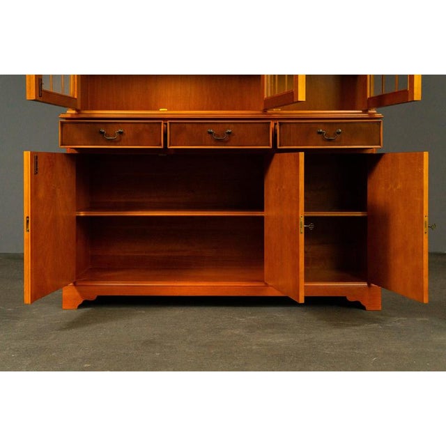 English Style Bookcase in Wood For Sale - Image 11 of 18