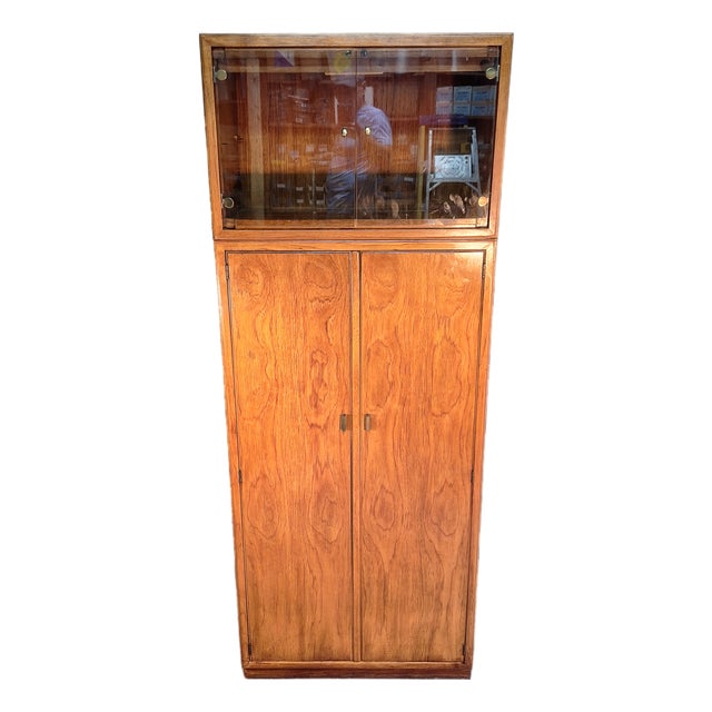 1970s Drexel Heritage Consensus Pecan Illuminated Bar Cabinet For Sale