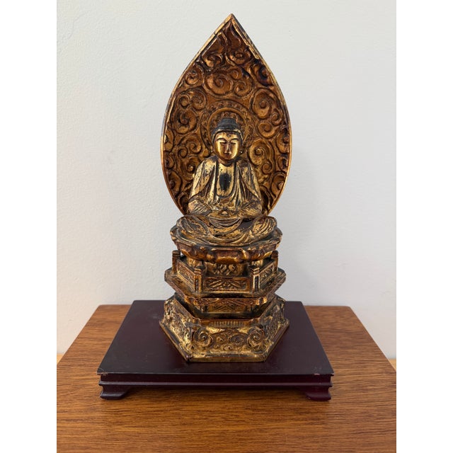 Japanese Carved Wood Buddha With Gold Leaf & Black Lacquer Mid-20th Century For Sale - Image 12 of 12