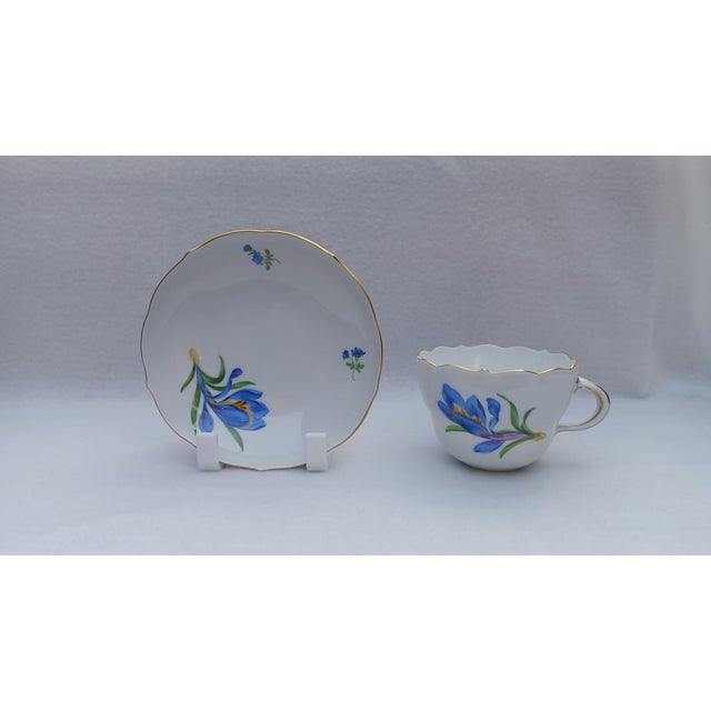 Porcelain Tea Cup and Saucer with Hand-Painted Blue Crocus from Meissen, 1960, Set of 2 For Sale - Image 17 of 17