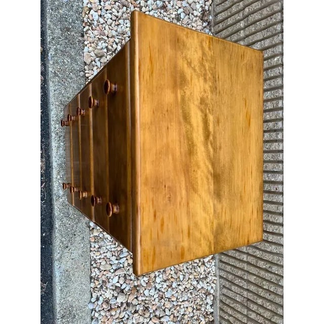 Pair of Vintage Early American Primitive Style Solid Tiger Maple Nightstands Small Chests For Sale - Image 9 of 12